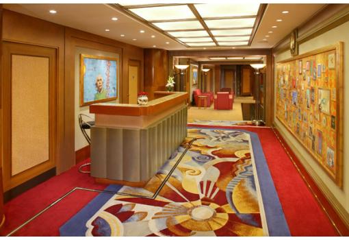 Queen Mary 2 Cunard ConneXions Computer Center